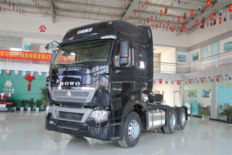 中国重汽 HOWO T7H 重卡 430马力 6X4 国五LNG牵引车(ZZ4257V384HE1LB)