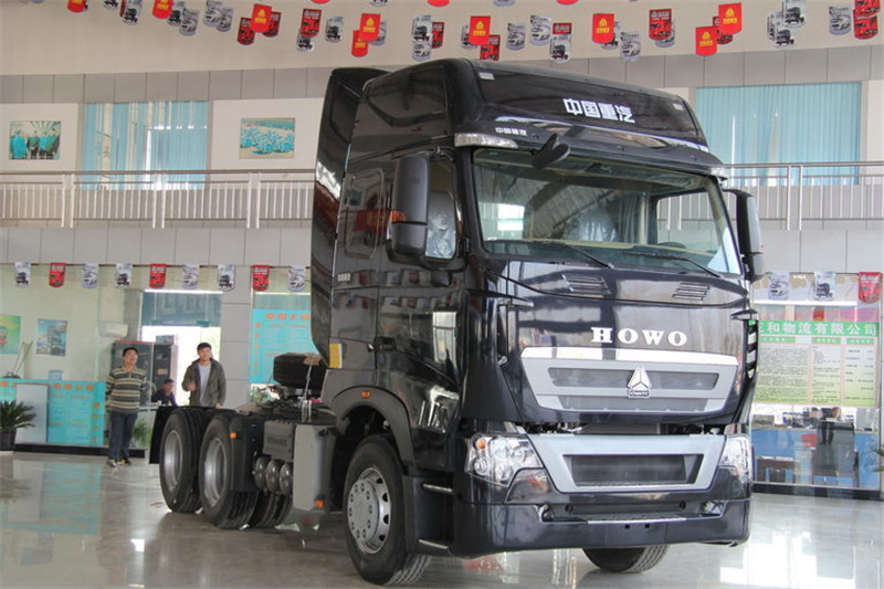 中国重汽 HOWO T7H 重卡 430马力 6X4 国五LNG牵引车(ZZ4257V384HE1LB)