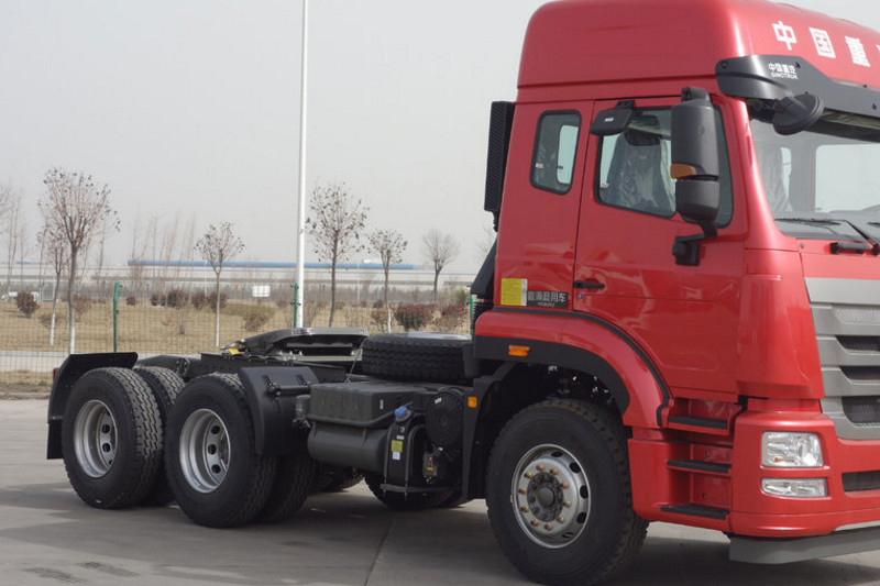 中国重汽 豪瀚J5G重卡 340马力 6X4 国四牵引车(ZZ4255N3243D1)