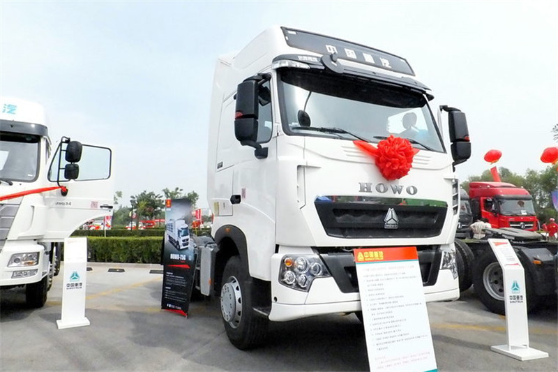 中国重汽 HOWO T7H重卡 440马力 6X4 国四牵引车(ZZ4257V324HD1B)