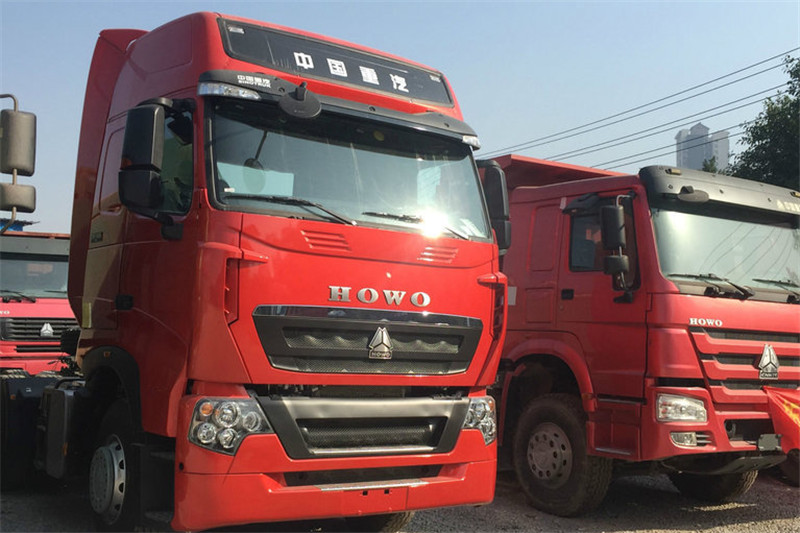 中国重汽 HOWO T7H重卡 440马力 6X4 国四B版牵引车(ZZ4257V324HD1B)