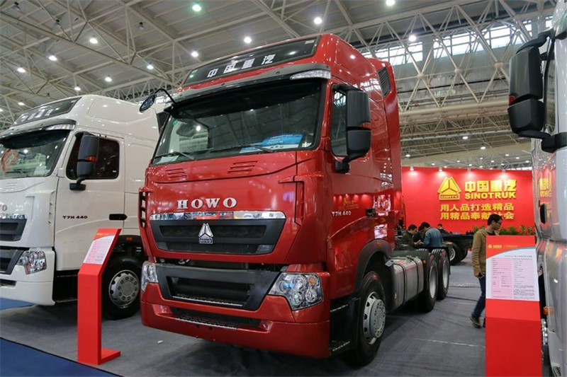 中国重汽 HOWO T7H重卡 440马力 6X4 国四牵引车(ZZ4257V324HD1B)