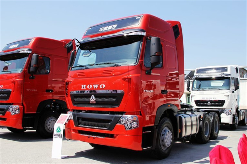 中国重汽 HOWO T7H重卡 440马力 6X4 国四牵引车(11吨曼桥)(ZZ4257V324HD1B)