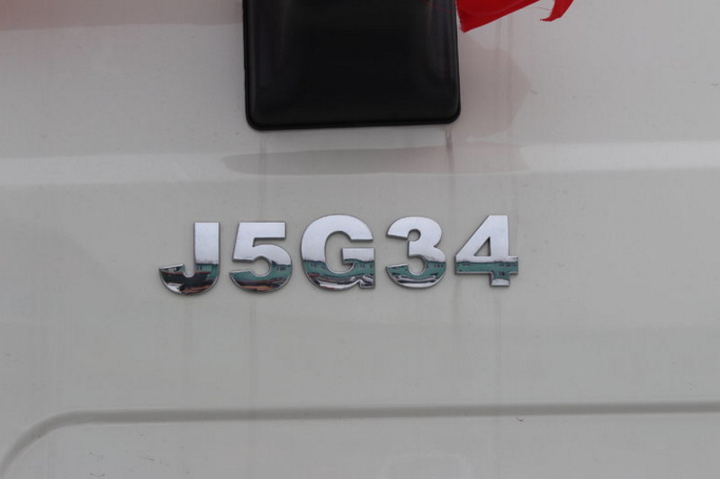 中国重汽 豪瀚J5G重卡 340马力 6X2 国五牵引车(ZZ4255N27C3E1)