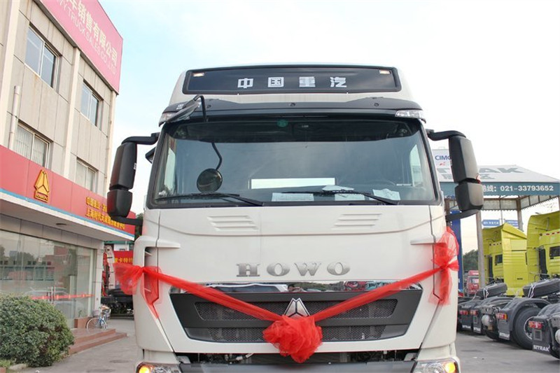 中国重汽 HOWO T7H重卡 440马力 6X2 国五牵引车(九气囊)(ZZ4257V323HE1)