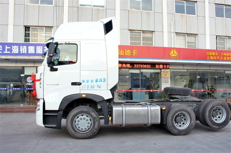 中国重汽 HOWO T7H重卡 440马力 6X2 国四牵引车(手自一体)(ZZ4257V25CHD1B)