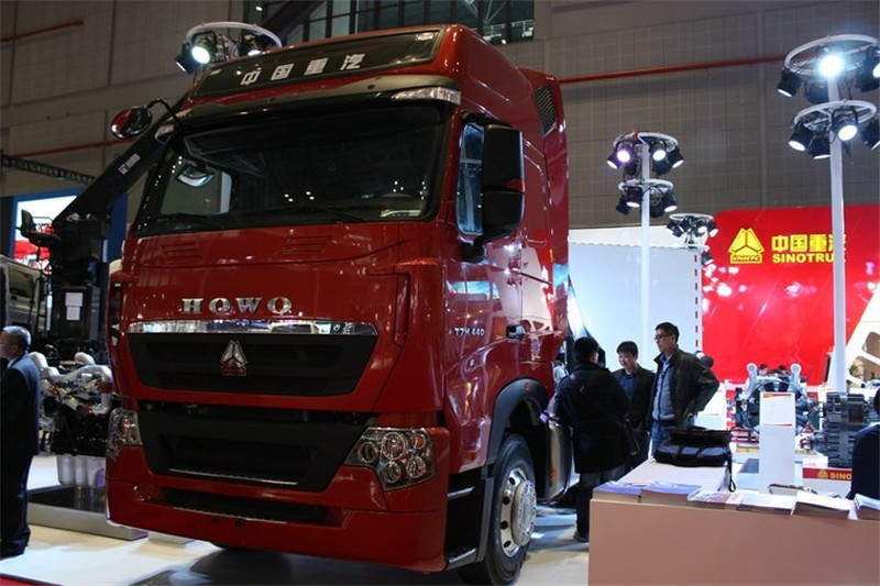 中国重汽 HOWO T7H重卡 440马力 6X4 国五牵引车(ZZ4257V324HE1B)