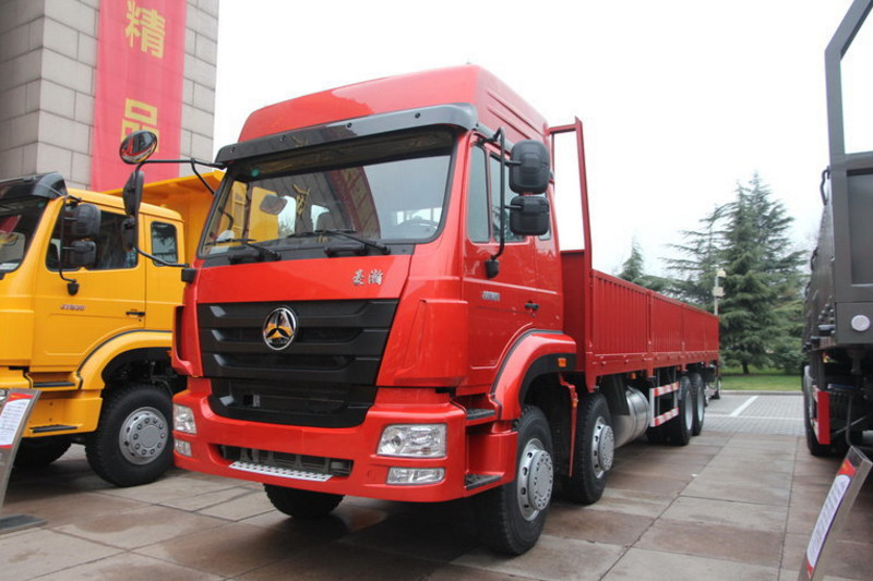 中国重汽 豪瀚J7B重卡 轻量化版 340马力 8X4 9.5米 国五栏板载货车(ZZ1315N4666E1)