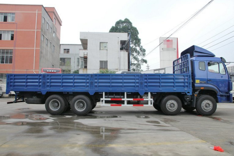 中国重汽 豪瀚J7B重卡 轻量化版 380马力 8X4 9.6米 国五栏板载货车(ZZ1315N4666E1)