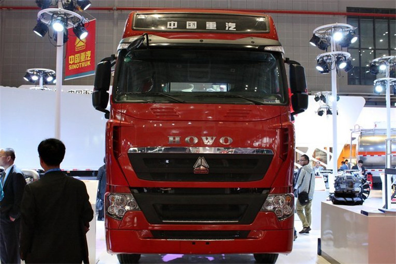 中国重汽 HOWO T7H重卡 360马力 6X2 国四危险品牵引车(ZZ4257V323HD1W)(高顶)