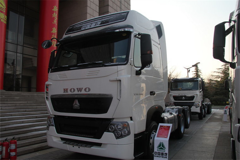 中国重汽 HOWO T7H重卡 480马力 6X2 国四牵引车(高顶)(ZZ4257V25CHD1B)