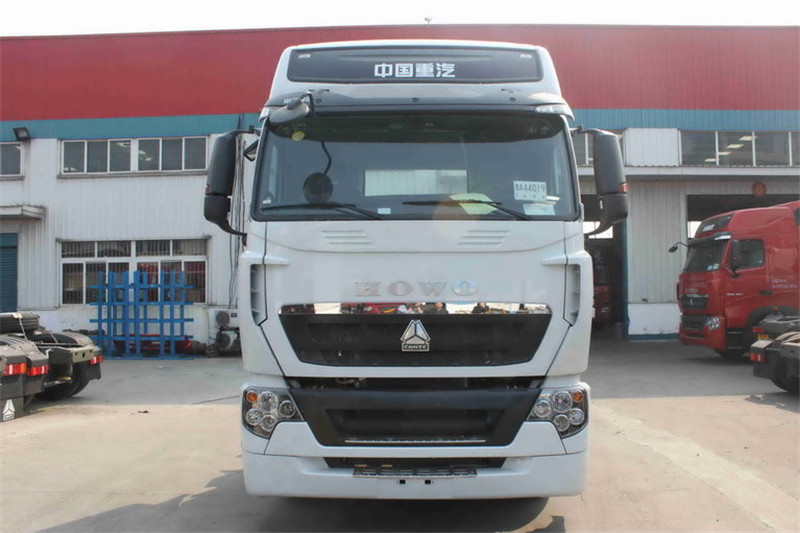 中国重汽 HOWO T7H重卡 360马力 6X2 国四牵引车(高顶)(ZZ4257N323HD1)