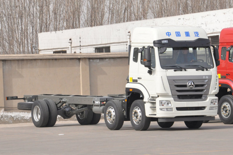 中国重汽 豪瀚J7B重卡 290马力 6X2 国五载货车底盘(ZZ1255M56C3E1L)