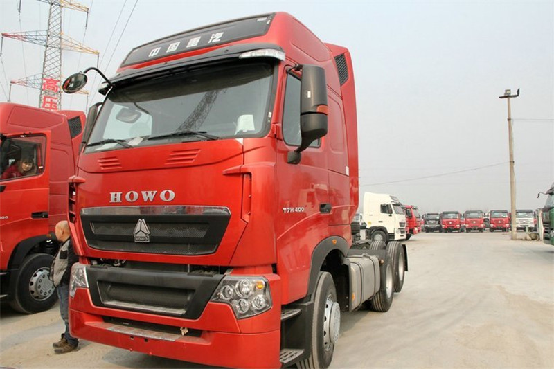中国重汽 HOWO T7H重卡 320马力 6X2 国四危险品牵引车(ZZ4257V323HD1W)(高顶)