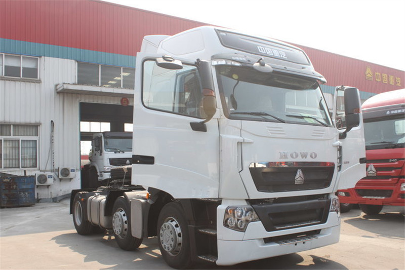 中国重汽 HOWO T7H重卡 480马力 6X2 国四危险品牵引车(高顶)(ZZ4257V323HD1W)