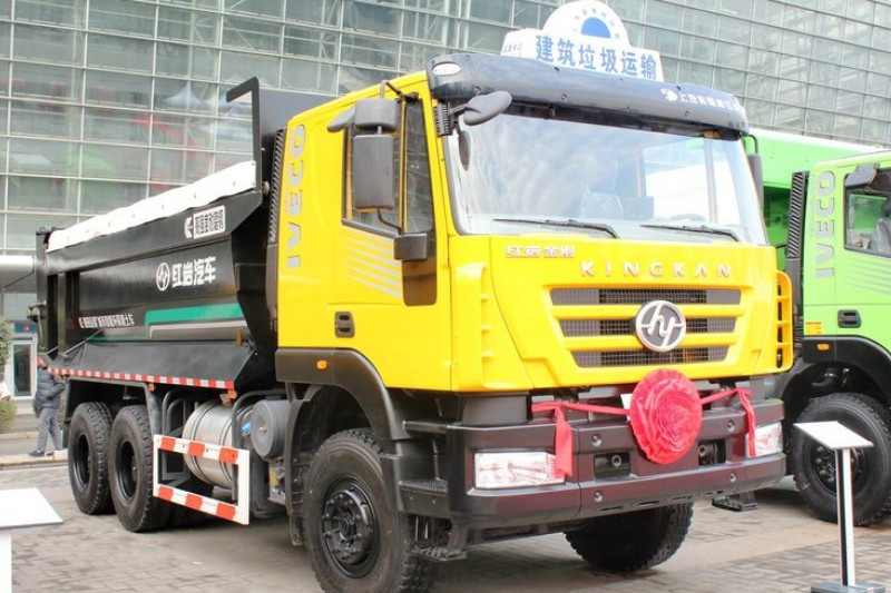 上汽红岩 新金刚重卡 336马力 6X4 5.6米 国四 自卸车(U型斗新型渣土车)(CQ3255HTG384)