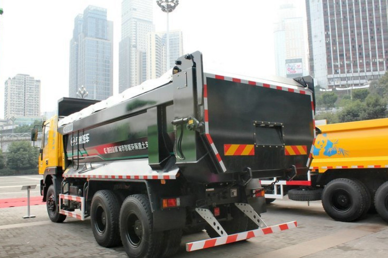 上汽红岩 新金刚重卡 336马力 6X4 5.6米 国四 自卸车(U型斗新型渣土车)(CQ3255HTG384)