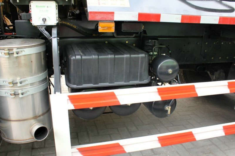 上汽红岩 新金刚重卡 336马力 6X4 5.6米 国四 自卸车(U型斗新型渣土车)(CQ3255HTG384)