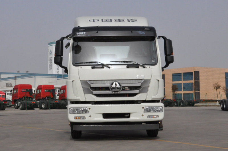 中国重汽 豪瀚J5G中卡 复合版 210马力 4X2 6.8米 国五栏板载货车(ZZ1165G5113E1B)