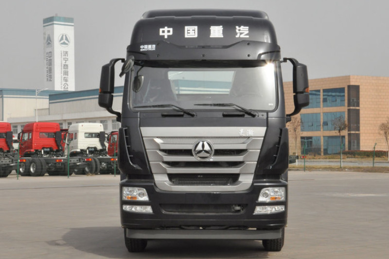 中国重汽 豪瀚J7G重卡 430马力 6X2 国五LNG危险品牵引车(ZZ4255N27C7E1LW)