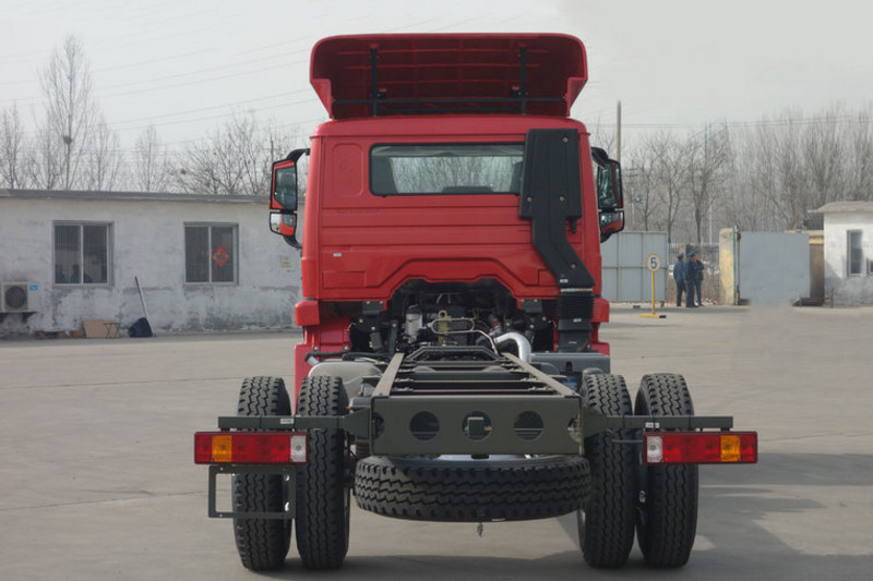 中国重汽 豪瀚J5G中卡 210马力 4X2 国五载货车底盘(ZZ1165G5113E1B)