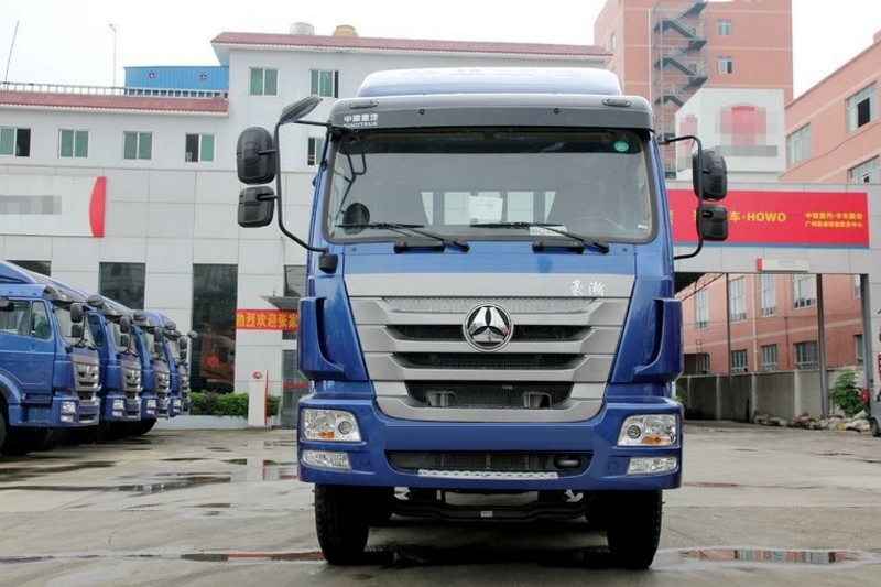 中国重汽 豪瀚J5G重卡 340马力 8X4 9.5米 国四栏板载货车(ZZ1315N4663D1)