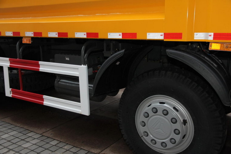 中国重汽 豪瀚J7B 复合版 380马力 8X4 6.8米 国五自卸车(ZZ3315N3066E1)