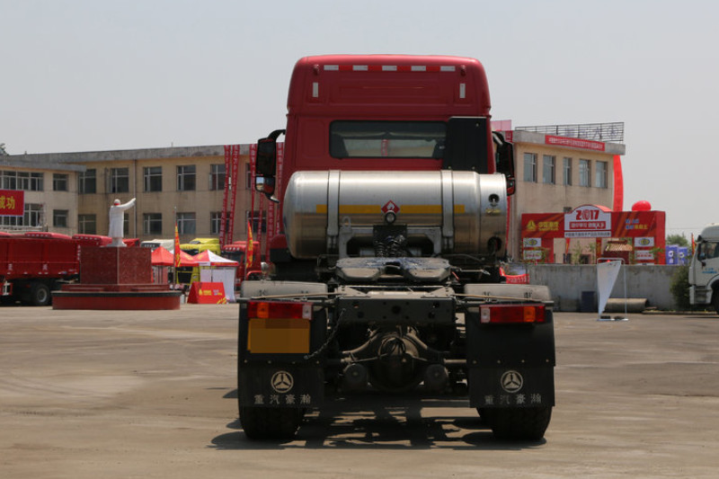 中国重汽 豪瀚J7G重卡 430马力 6X4 国五LNG牵引车(ZZ4255V3846E1LX)