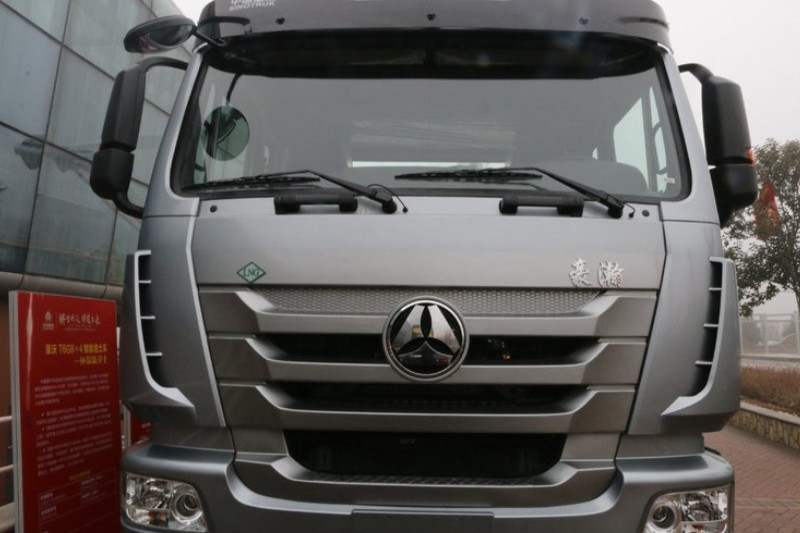 中国重汽 豪瀚J7G重卡 430马力 6X4 国五LNG牵引车(速比3.7)(ZZ4255N3847E1L)