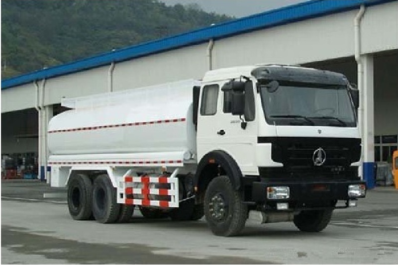 北奔重卡 270马力 6X4 国三加油车(ND52502GJYZ)