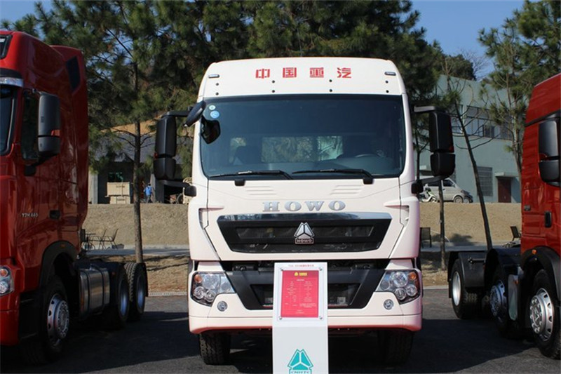 中国重汽 HOWO T5G重卡 轻量化版 350马力 6X4 国四牵引车(ZZ4257N324GD1)