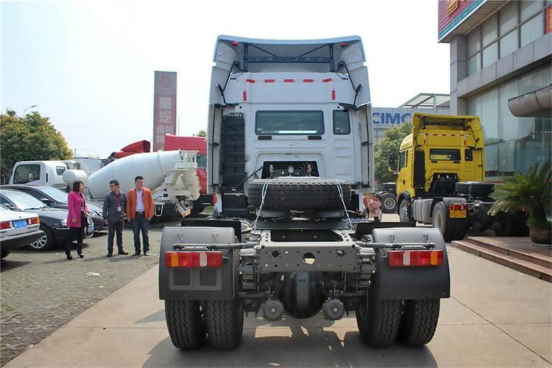 中国重汽 HOWO T5G重卡 340马力 6X4 国四牵引车(ZZ4257N324GE1)
