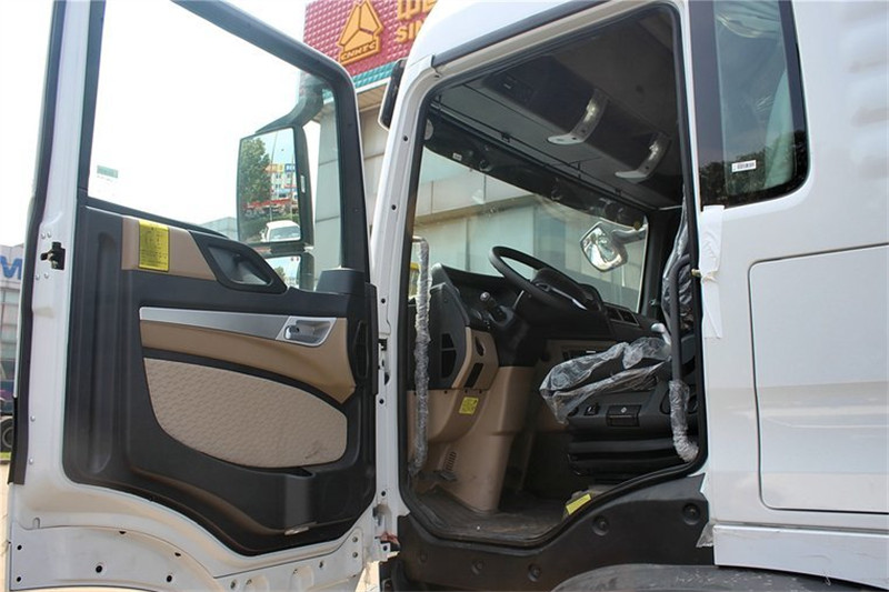中国重汽 HOWO T5G重卡 340马力 6X4 国四牵引车(ZZ4257N324GE1)