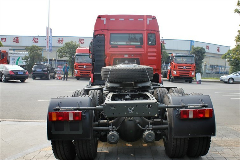 中国重汽 HOWO T5G重卡 340马力 6X4 国四牵引车(ZZ4257N324GE1)
