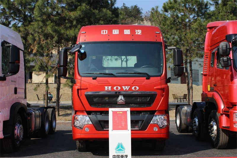 中国重汽 HOWO T5G重卡 轻量化版 350马力 6X2 国四牵引车(ZZ4257N25CGD1)