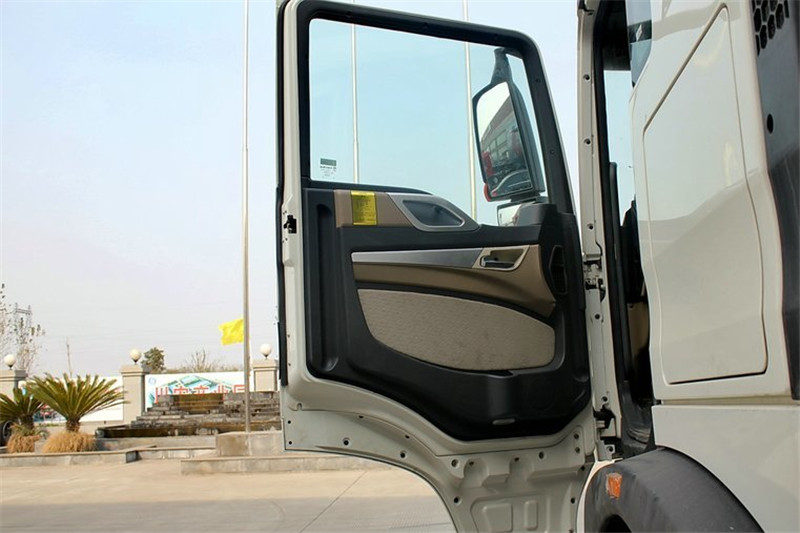 中国重汽 HOWO T5G重卡 340马力 6X2 国四牵引车(ZZ4257N25CGD1)