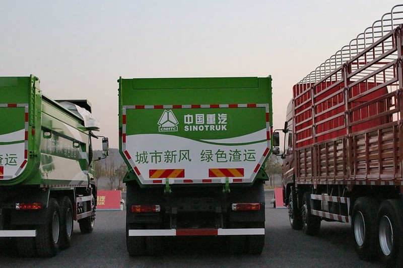 中国重汽 斯太尔M5G重卡 340马力 6X4 5.6米 国四 自卸车(ZZ3251N384GD1)