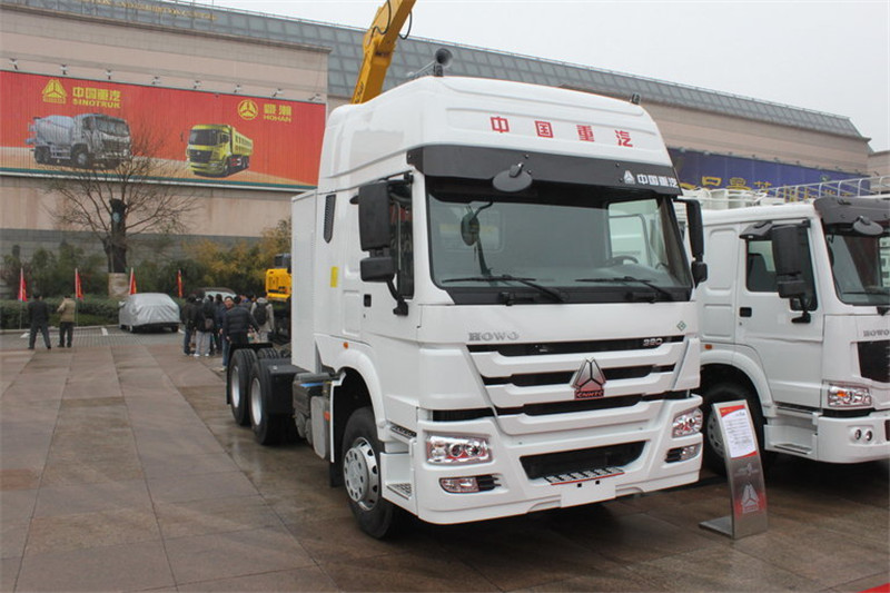 中国重汽 HOWO重卡 340马力 4X2 国五牵引车(ZZ4187N3617E1)