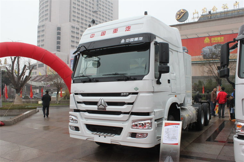 中国重汽 HOWO重卡 340马力 4X2 国五牵引车(ZZ4187N3617E1)