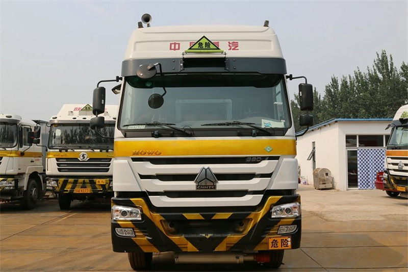 中国重汽 HOWO重卡 380马力 6X4 国五CNG牵引车(天然气运输车)(ZZ4257N3847E1CB)