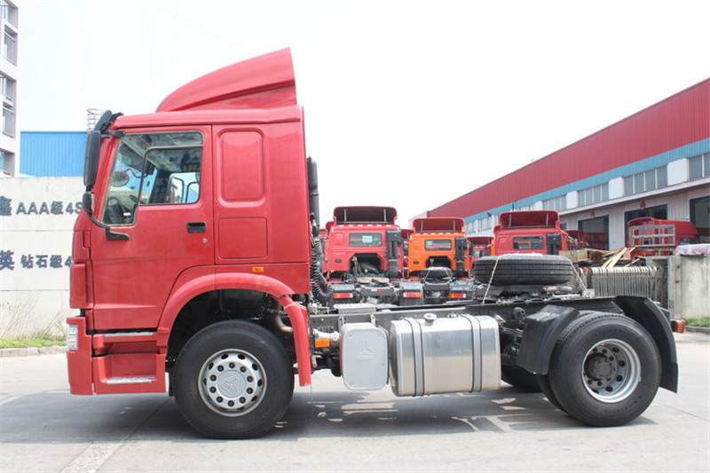 中国重汽 HOWO重卡 340马力 6X4 国四危险品牵引车(ZZ4257N3247D1W)