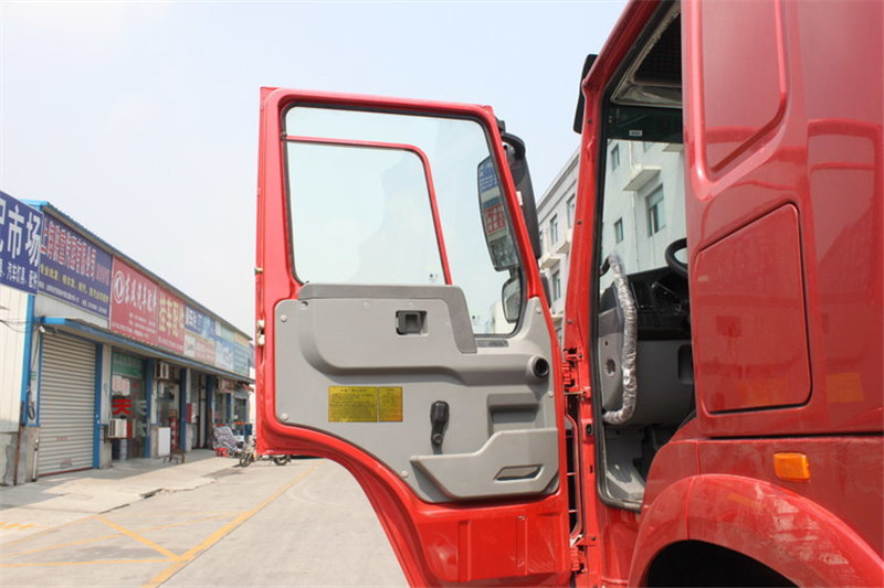 中国重汽 HOWO重卡 340马力 6X4 国四危险品牵引车(ZZ4257N3247D1W)