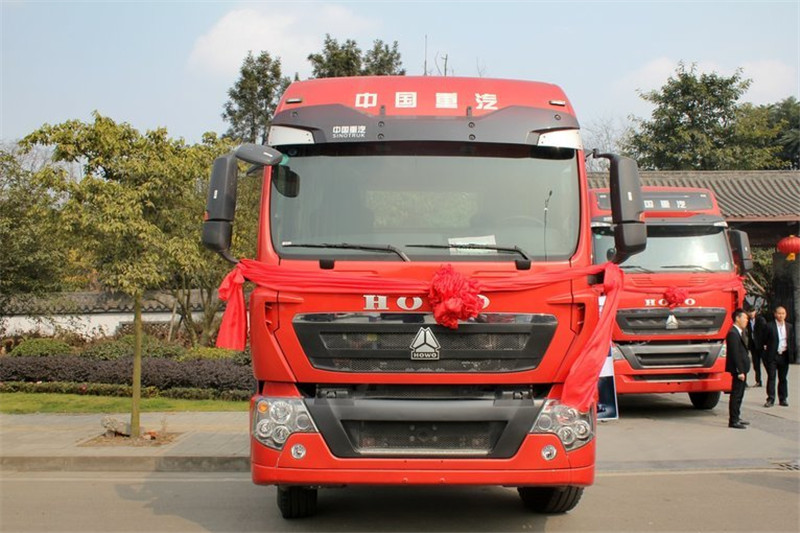 中国重汽 HOWO T5G重卡 340马力 6X4 国四牵引车(ZZ4257N324GD1)