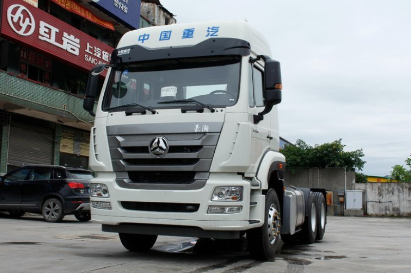 中国重汽 豪瀚J7G重卡 轻化量版 380马力 6X2R 国五牵引车(ZZ4255N27C6E1)