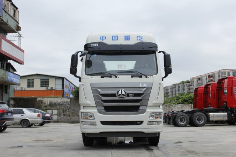 中国重汽 豪瀚J7G重卡 轻化量版 380马力 6X2R 国五牵引车(ZZ4255N27C6E1)