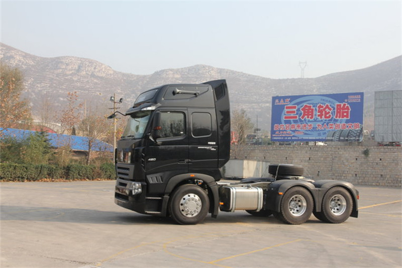 中国重汽 HOWO A7重卡 340马力 6X4 国四牵引车(ZZ4257N3247P1B)