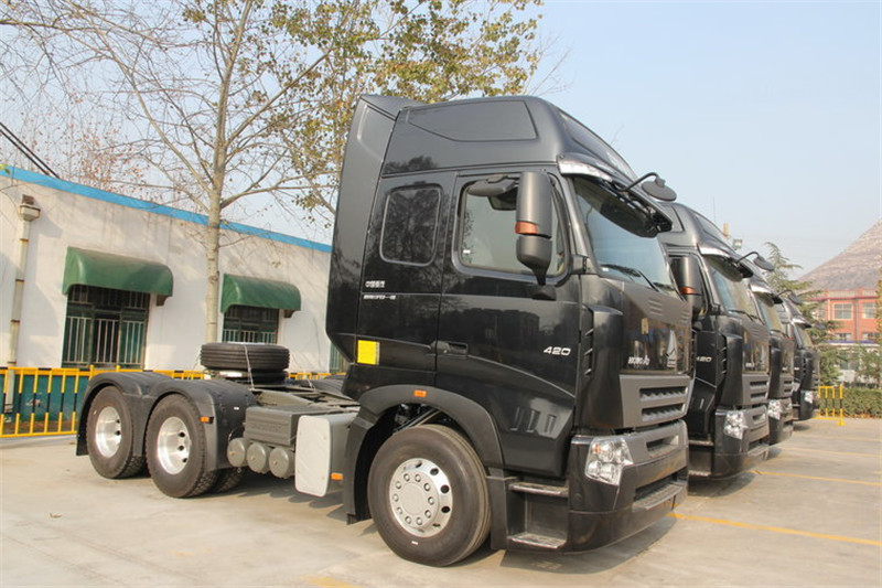 中国重汽 豪沃A7 重卡 420马力 6X4 国四牵引车(ZZ4257V3247P1B)