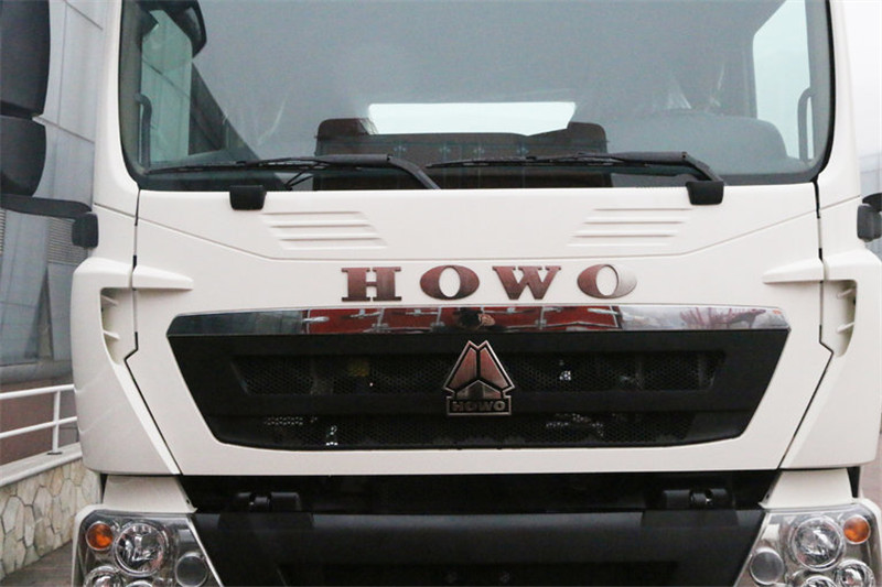 中国重汽 HOWO T5G重卡 340马力 4X2 国五中置轴载货车(ZZ5177XXYM601GE1)