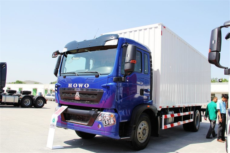 中国重汽 HOWO T5G中卡 180马力 4X2 6.9米 国四排半厢式载货车(ZZ5167XXYH501GD1)