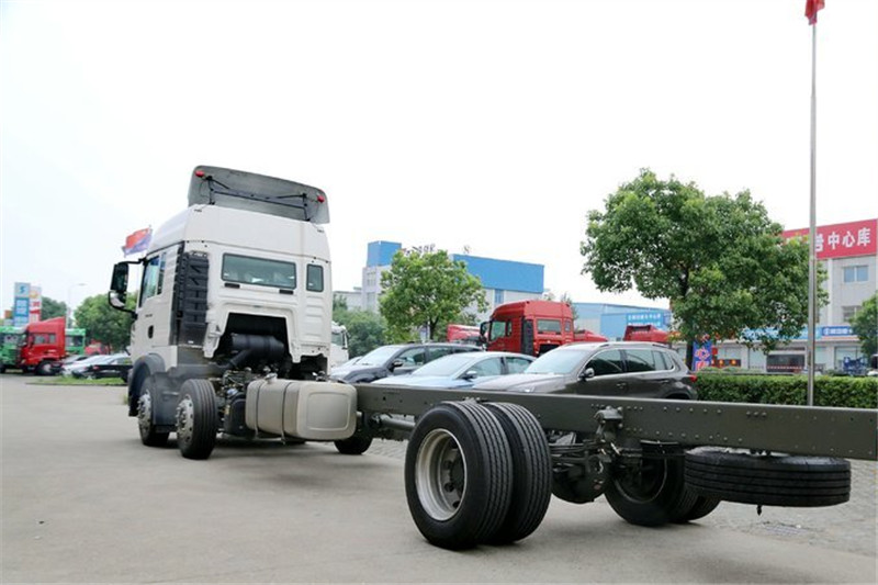 中国重汽 HOWO T5G重卡 280马力 6X2 国四载货车底盘(ZZ1207N56CGD1)